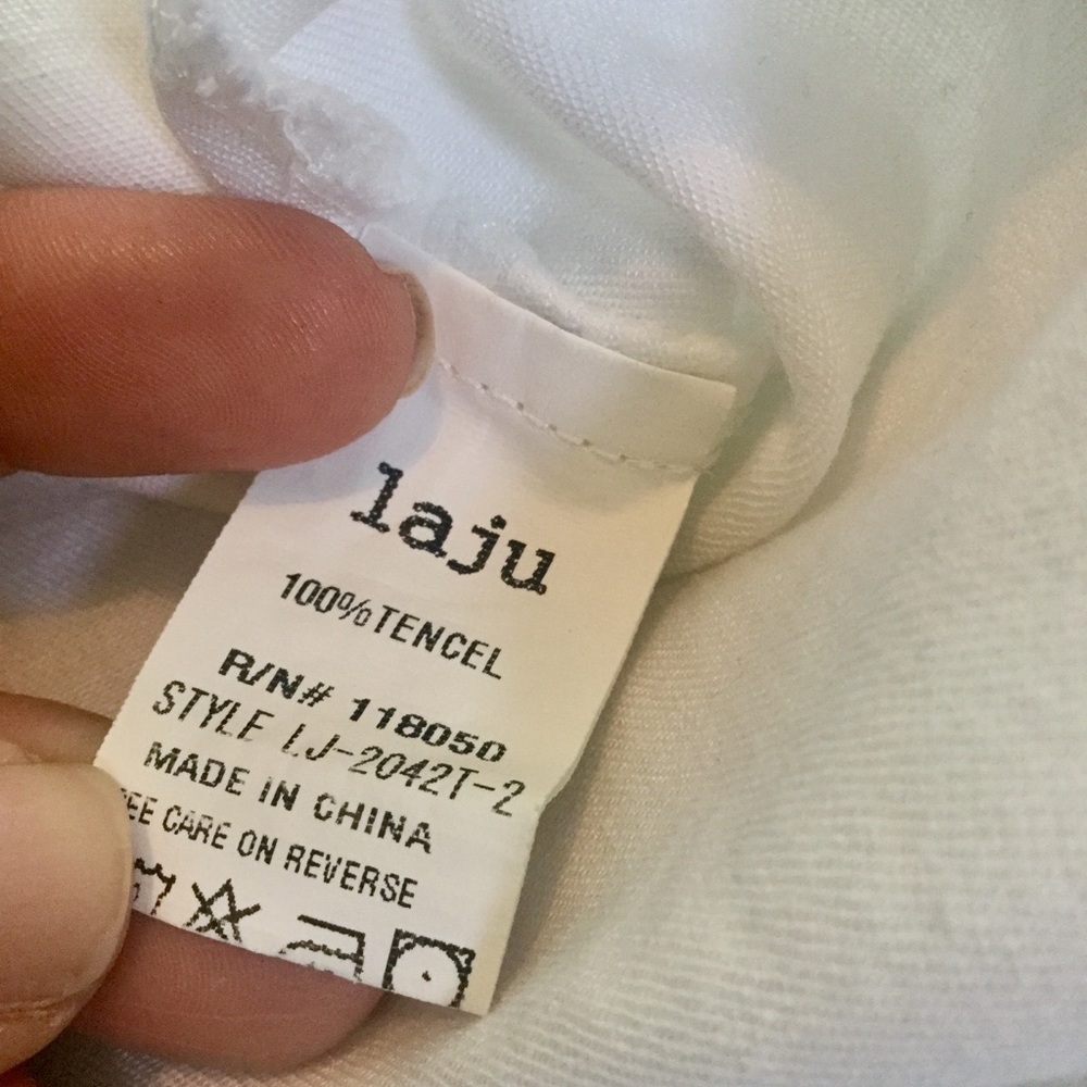 Laju Embroidered Sleeveless Top - Picture 6 of 7